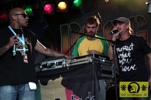 Grooving Smokers Showcase with D-Flame, Ganjaman and Goldi 20. Reggae Jam Festival - Bersenbrueck 03. August 2014 (17).JPG